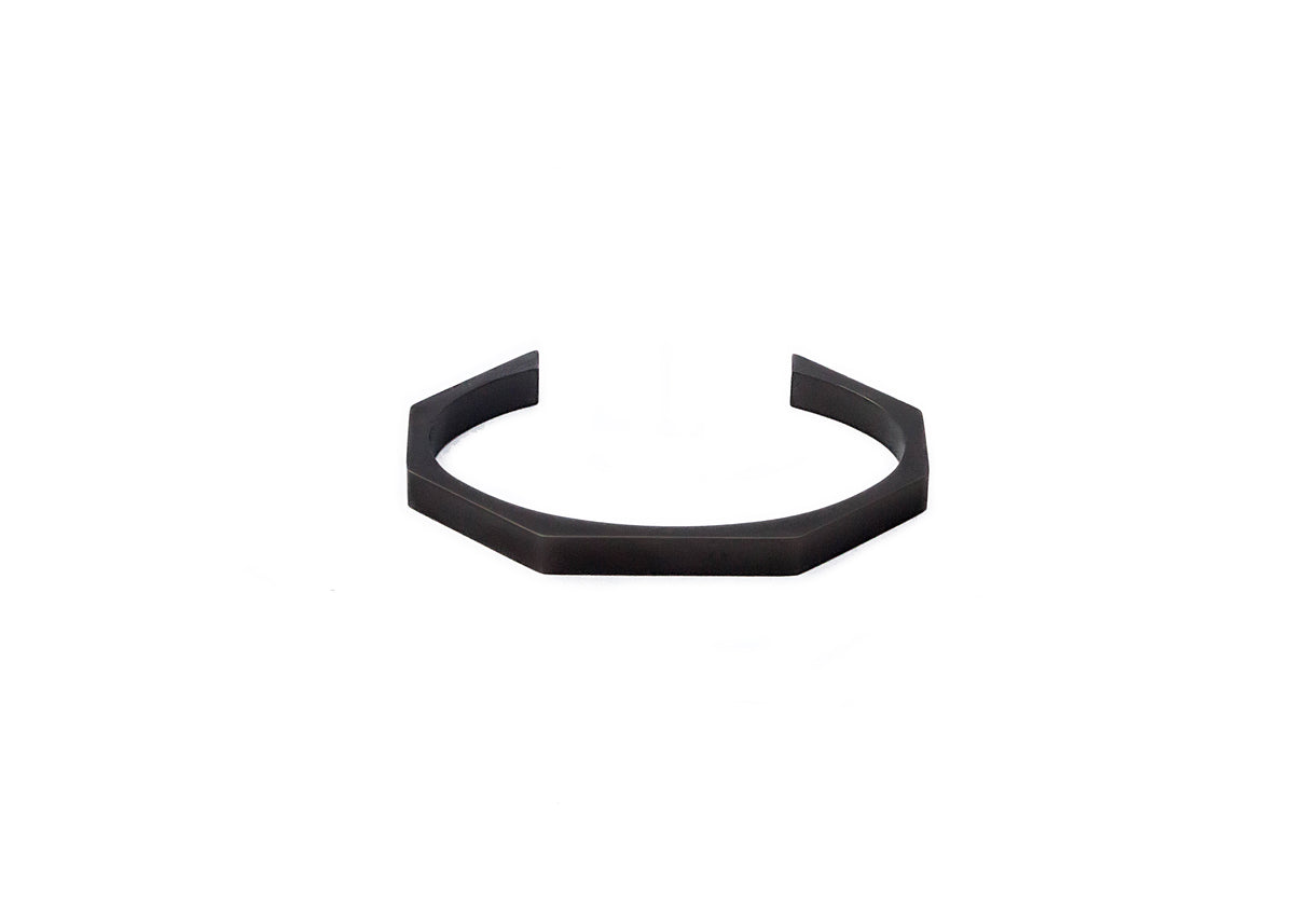 NUT BANGLE BLACK